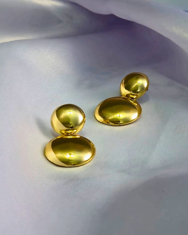 Luminous Pebble Drop Earrings — Sculptural Gold Elegance