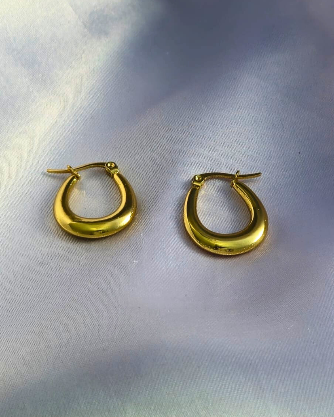 Glow Teardrop Sculpted Hoop Earrings — Luxe Golden Finish