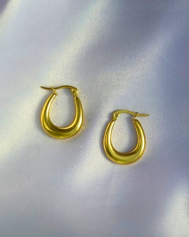 Glow Teardrop Sculpted Hoop Earrings — Luxe Golden Finish