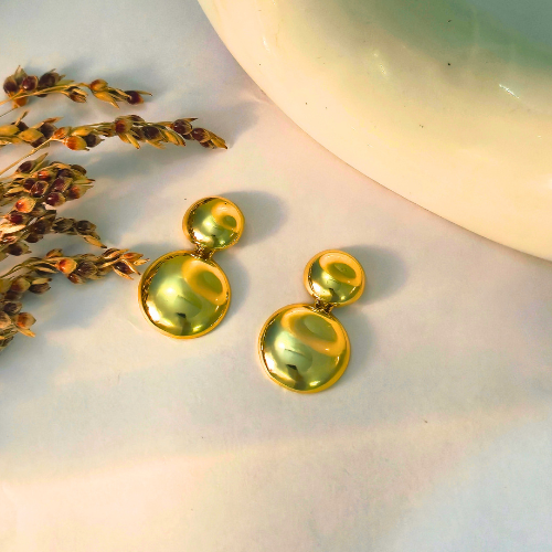 Luminous Pebble Drop Earrings — Sculptural Gold Elegance